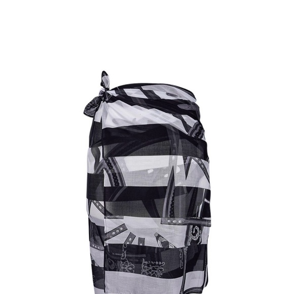 Hermes Bain Pareo Berliner’s Bayade 100% cotton, black, grey, white, 26” by 68”. - Picture 2 of 16